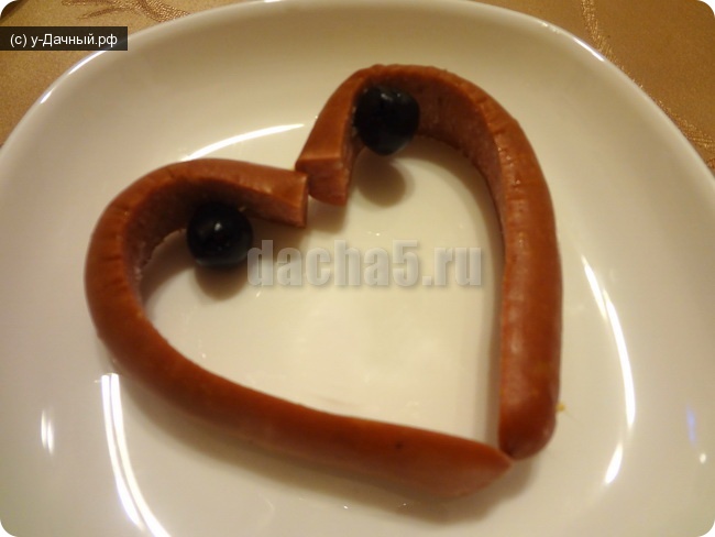 сердечко из сосисек сердечко из сосисек
